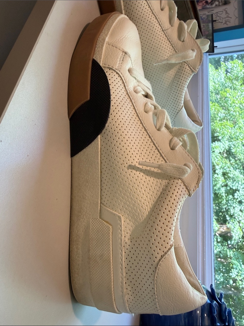 Dolce Vita Zina Court Sneakers size 9
